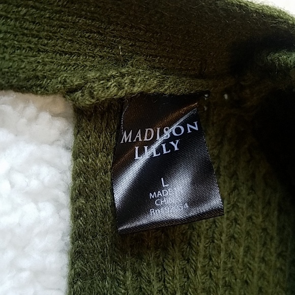 *SOLD* Beautiful forest green sweater - Picture 4 of 8